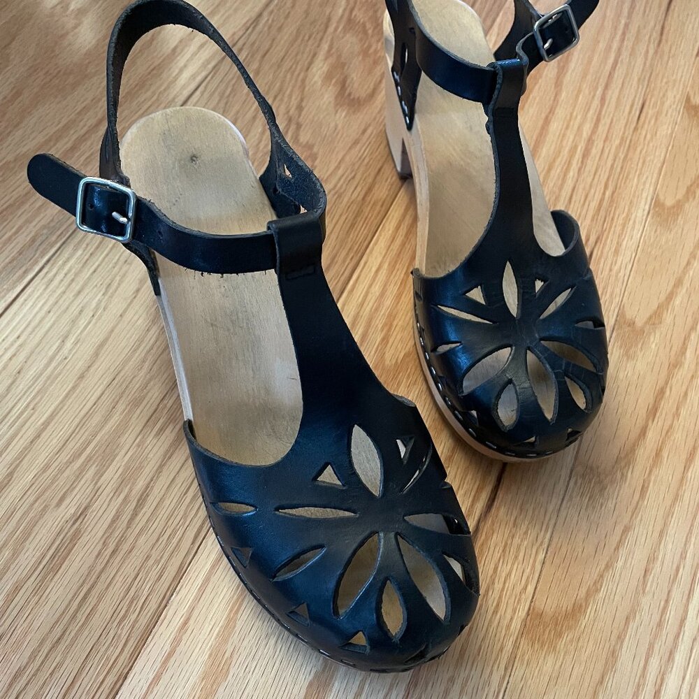 Hasbeen Swedish T-Strap Clogs